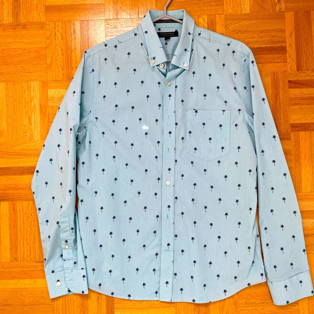 Bright and Breezy Summer shirt. Banana Republic untucked shirt size Medium